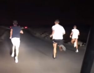 NESVAKIDAŠNJI NAČIN ODMORA: Trčanje po mraku kroz pustinju – evo kako Ronaldo održava formu (VIDEO)