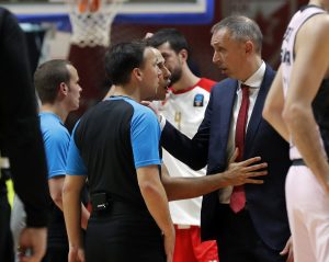 BURNA KONFERENCIJA: Rasprava Tomića i novinara o tajm-autu pred kraj – ‘Šta je trebalo, da ga nosim kući? Bićeš bolji trener nego novinar’