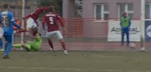 STRAVIČNA POVREDA U BOSNI: Pogledajte kako je golman Tuzla Siti završio bez svesti (VIDEO)