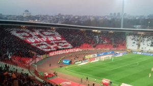 DELIJE ‘OPET NAPADAJU’: Ogroman transparent ‘Firma’ preko severa, ali i manji ispod – koji je izbio u prvi plan (FOTO-UBOD)