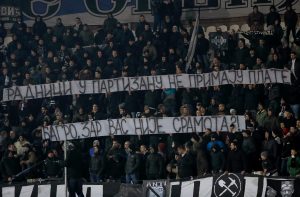 POBUNA: Nisu svi navijači Partizana poželjni na ‘krovu’… (FOTO)
