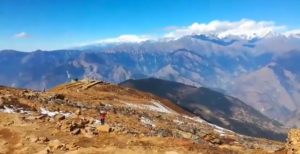 I NA VRHU SVETA: Pesma Crvene zvezde orila se i na Himalajima (VIDEO)