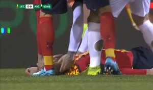 LEDI SE KRV U ŽILAMA: Fudbaler u Italiji pao u nesvest u petoj sekundi utakmice, meč prekinut istog momenta! (VIDEO)