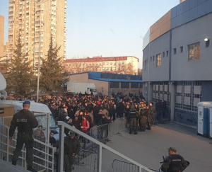 VRI U NIŠU: Ceo grad odzvanja, hala je već prepuna, a ispred dvorane nikad veći broj ljudi (FOTO) (VIDEO)