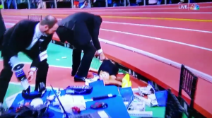 HOROR SCENE U NJUJORKU: Atletičar kolabirao na stazi, sekunde ga delile od smrti (VIDEO)