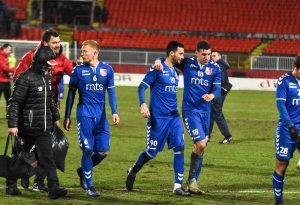 HIMNA NA ZAGREVANJU: Igrači Radničkog imali poruku za Petra Grbića! (VIDEO)