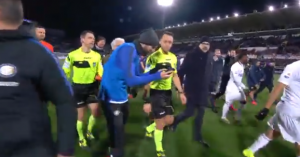 ŠOU: Fudbaler Intera jurio sudiju sa mobilnim telefonom da mu pokaže da nije penal (VIDEO)