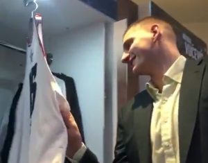 JOKIĆ ‘ČEKIRAO’ DRES: Srpski centar stigao na svoj prvi ‘Ol-star’ meč (VIDEO)