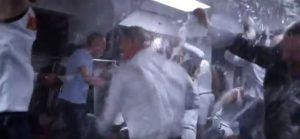 MALOUN JE UŠAO, UZEO VODU, A ONDA JE SVLAČIONICA EKSPLODIRALA: Lud način proslave plasmana u plej-of Jokića i saigrača (VIDEO)