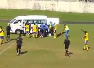 JOŠ JEDNA SMRT NA TERENU: Fudbaler preminuo jer nisu imali čime da mu pomognu (FOTO) (VIDEO)