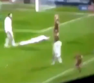 URNEBESNO: Kako je engleski fudbaler jedva ‘izvukao živu glavu’ (VIDEO)