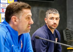 SELEKTOR SAOPŠTIO LOŠE VESTI: Matić otpada, a to nije jedina glavobolja za Krstajića