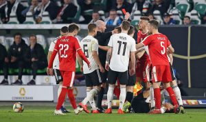 NA METI SANE I GUNDOGAN: Navijači u Nemačkoj veličali Hitlera, policija pokrenula istragu zbog rasizma?!