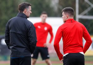 HS ANALIZA: Narod kaže – Mladene, vreme je za 4-4-2, ‘srpski Falkao’ nije više za klupu (ANKETA)