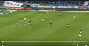 S(TAT)IVONJIĆ: Promašio nemoguće, pa izigravao stativu i sprečio gol svog tima (VIDEO)