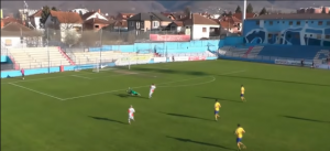 DA LI JE OVO NAJBIZARNIJI GOL IKADA: Želeo da otkloni opasnost po gol Dinama, ali je primio gol koji je zasmejao ceo stadion (VIDEO)
