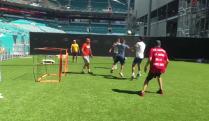 ZABAVA U MAJAMIJU: Đoković postigao sjajan gol glavom – ‘Kada je Ronaldo stigao ovde?’ (VIDEO)