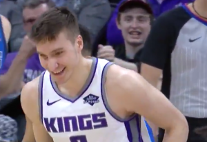 BOGDAN ‘POSTERIZOVAO’ DONČIĆA: Zakucavanje levom rukom, pa osmeh na licu obojice (VIDEO)