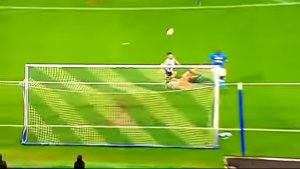 TEŠKE SCENE U NAPULJU: David Ospina izgubio svest, hitno prevezen u bolnicu! (VIDEO)