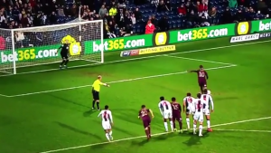 SMEH DO SUZA: Videli ste Mesijevu ‘Panjenku’, a pogledajte ovu bivšeg igrača Mančester sitija (VIDEO)