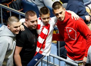 MIRNO OKO ‘PIONIRA’: Lepo popunjene tribine, Savić predvodi ‘Gardiste’ i jednog stranca kao podršku košarkašima (VIDEO)