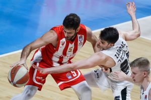 CRVENO-BELI MANEKENI: Košarkaši Crvene zvezde u drugačijem izdanju pred derbi (FOTO)