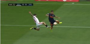 PRIMERA: Valensija nastavila bitku za Ligu šampiona, Banega u ‘nindža stilu’ skrivio penal