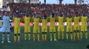 TEŽAK GAF: Kada himnu na velikoj utakmici puštate sa telefona, pa on i zazvoni (VIDEO)