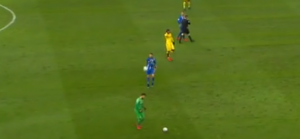 SKANDALOZAN POTEZ IBIŠEVIĆA: Bosanski fudbaler izgubio živce i golmana Borusije gađao loptom u glavu (VIDEO)