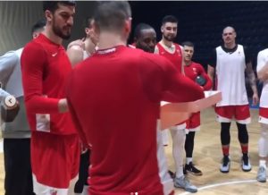 SLAVLJENIČKA ATMOSFERA PRED DERBI: Igrači Zvezde pripremili iznenađenje za Riversa! (VIDEO)