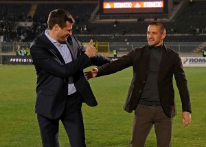 OVAKO SU GROBARI DOČEKALI VELIKOG RIVALA: Vatrena ‘dobrodošlica’ za Nenada Lalatovića! (VIDEO)