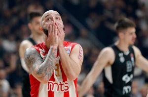 NAVIJAČI SU ‘KRIVI’: Košarkaši Crvene zvezde ostali ‘zarobljeni’ u ‘Pioniru’!