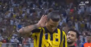 NAVIJAČI ITIHADA ‘POLUDELI’ ZA PRIJOVIĆEM: Dva gola Srbina i poruka – ‘Da li se čujemo’?