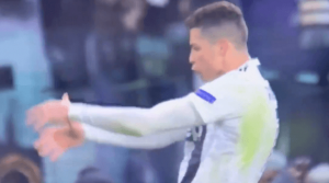 UEFA SVE GLEDA: Kristijano Ronaldo odgovorio Simeoneu na pokazivanje međunožja, pa i on dobio kaznu!
