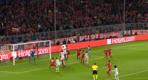 KORAK BLIŽE: Van Dajk preko Humelsa i Martineza, Liverpul ponovo vodi! (VIDEO)