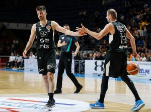 SUPERLIGA: Partizan ubedljivom pobedom nastavio niz i obezbedio pol poziciju