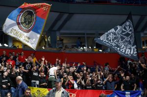 IDEMO ‘ORLOVI’: Navijačka podrška gura odličnu Srbiju u prvom poluvremenu (VIDEO)