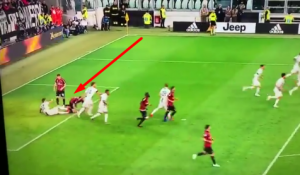 SRAMNO: Mandžukić bezobrazno sa leđa šutnuo igrača Milana – čeka ga rigorozna kazna?! (VIDEO)