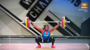 JEZIV URLIK: Poznatoj dizačici tegova pukla ruka – bukvalno! (VIDEO)