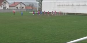 JOŠ JEDAN FUDBALSKI SKANDAL U NIZU: U Topoli napadnuta dama arbitar! (VIDEO)