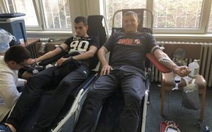 PRED AKCIJE U NIŠU I BEOGRADU: Zvezdini navijači davali krv u Vranju