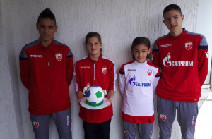 FUDBAL ZA PRIJATELJSTVO: Anđela, Stefan, Andrej i Miloš predstavljaju Srbiju…