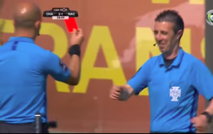 ‘ISKLJUČIO KOLEGU’: Pomoćnik prekinuo utakmicu jer mu se hitno išlo u toalet… (VIDEO)