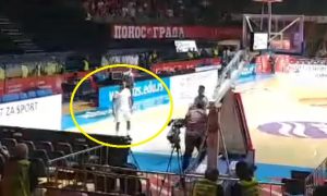 HAOS U PIONIRU: Noris Kol nasrnuo na kamermana kraj parketa! (VIDEO)