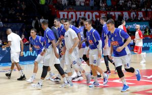 BRUTALNA PROZIVKA NAVIJAČA ZVEZDE: Ovako su crveno-beli dočekali košarkaše Budućnosti (VIDEO)