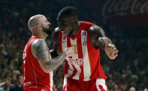 SILOVANJE: Nekadašnji košarkaš Partizana uz kultnu repliku iz filma ‘pozdravio’ Budućnost (VIDEO)