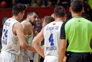 FRKA PRED KRAJ: Barović isključen, ‘Pionir’ eksplodirao, Crnogorac ispraćen salvom uvreda (VIDEO)