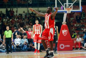 ‘BRUTALNI’ ODŽO: Zakucavanje Zvezdinog centra najlepši potez sa današnje utakmice (VIDEO)