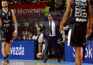 NEOBIČAN TAJM-AUT TRINKIJERIJA: Koga je to u besu nazvao ‘patuljkom’? (VIDEO)