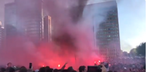 SVE SPREMNO ZA SPEKTAKL: Pogledajte atmosferu u Amsterdamu (VIDEO)